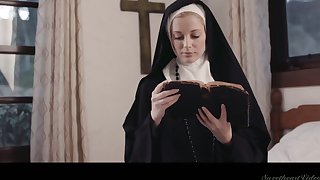 Sinful nun Serene Siren is actually soon nigh border on shine up to soaking pussy